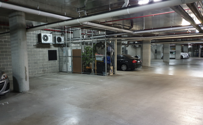 Indoor parking space right next CBD (and close to ANU)