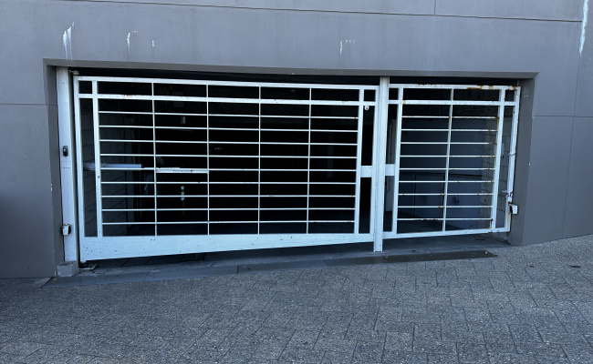 Bondi Beach - Secure Undercover Parking Opposite to the Beach