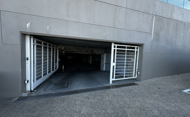 Bondi Beach - Secure Undercover Parking Opposite to the Beach