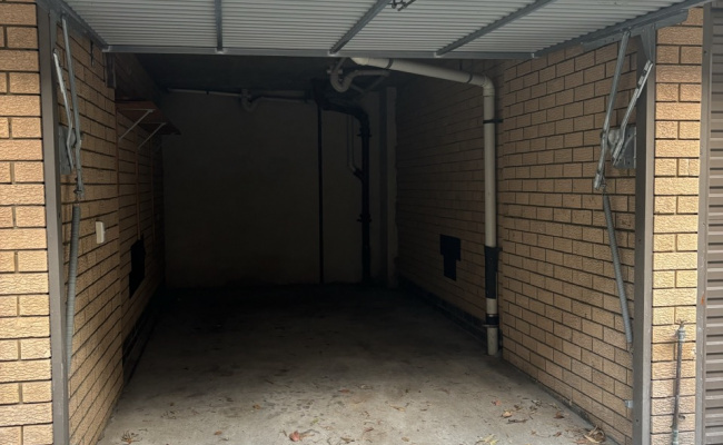 Walk to Beach, middle of Hall St Locked Garage Space