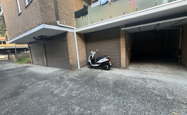 Walk to Beach, middle of Hall St Locked Garage Space