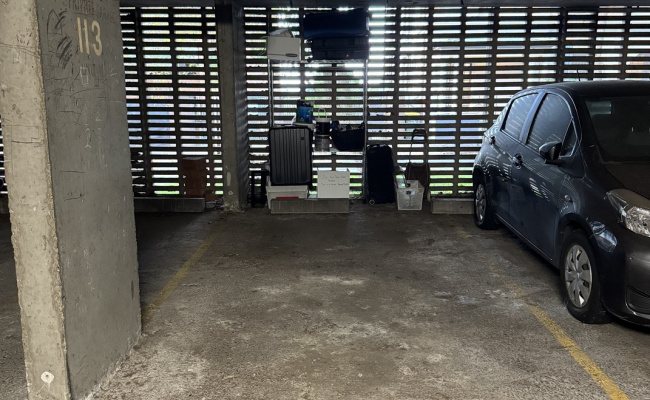 Great secure parking space in Elizabeth Bay walking distance to Kings Cross station