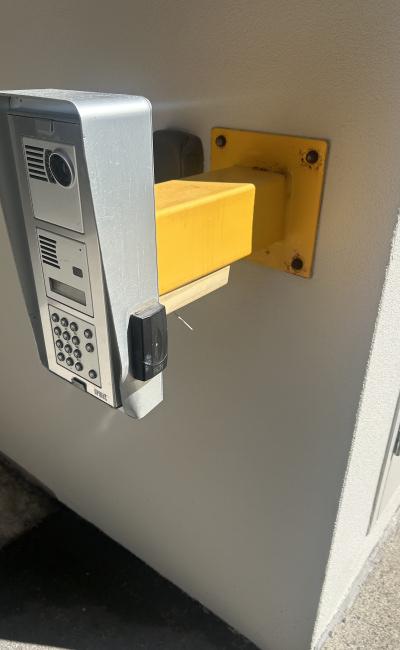 Underground Location in Security Gated Apartment building. 3 minutes to public transport hub