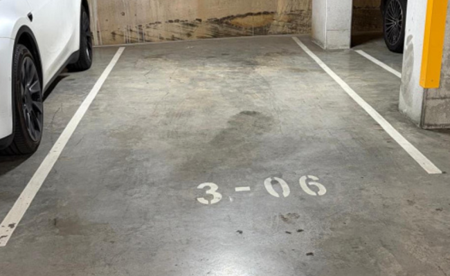 Parking spot in a great location in Bondi Junction. Under cover and easy access.