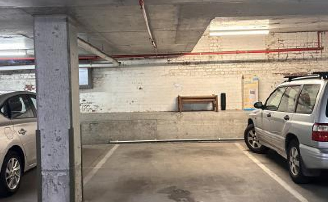 Secure parking in Collingwood