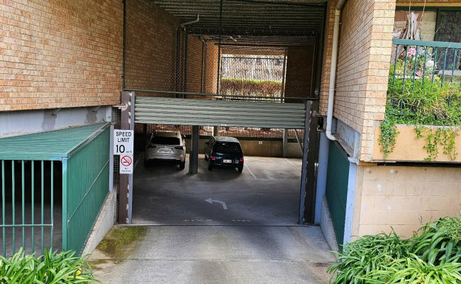 Secure Parking Spot in Griffith