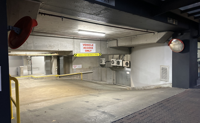 Secure car space 10 min walk to Crows Nest Metro