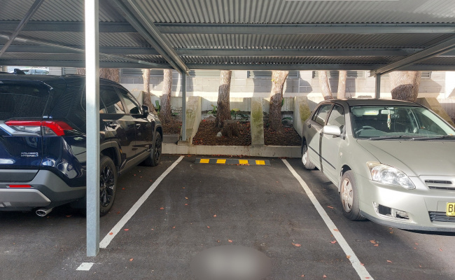 Greenwich - Great Carport Parking Near RNSH