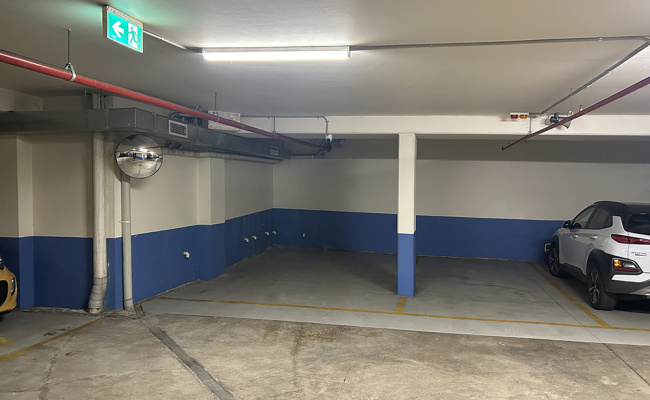 Killara - Secure Large Parking Spot close to Train Station