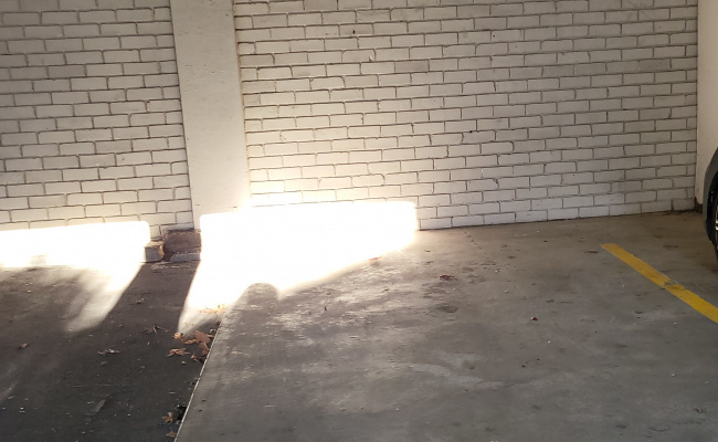 10mins walk to Lane Cove Bus Interchange. Long term lease(longer than 6months), price negotiable.