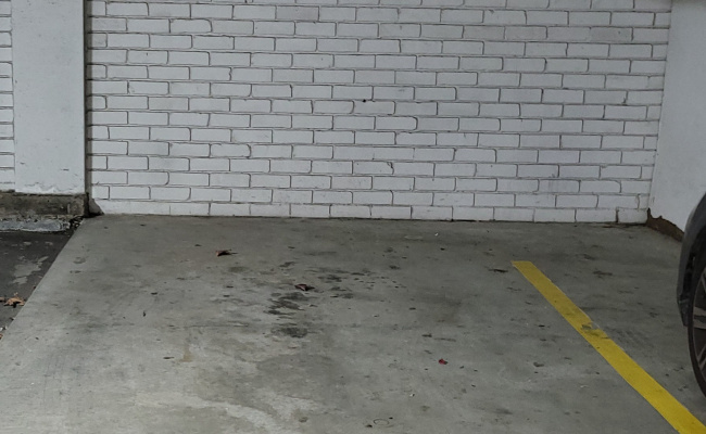 10mins walk to Lane Cove Bus Interchange. Long term lease(longer than 6months), price negotiable.