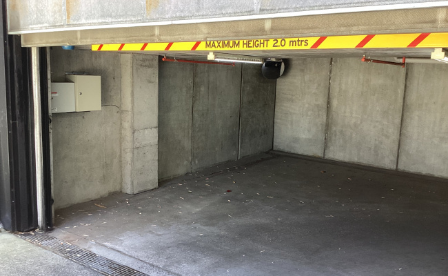 Location! Security! Easy! Best spot in Melbourne