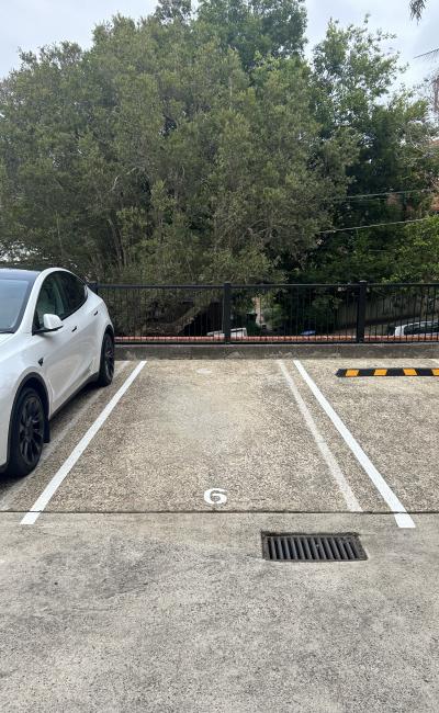 Private parking in Bronte - 10 mins walk from the beach