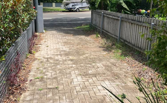 Boat, trailer, van, car(s) off street parking close to harbour/beaches