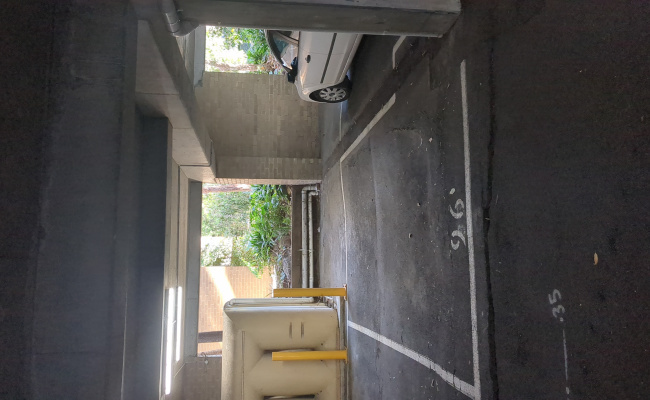 2 of 2 undercover parking spaces - close proximity to CBD, Queens Rd, Clarendon St and St Kilda Road