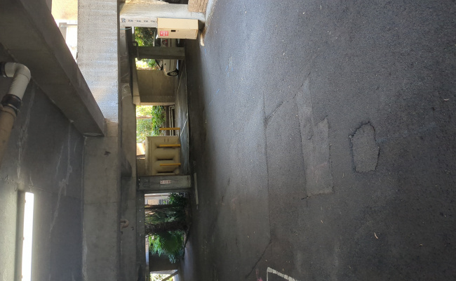 2 of 2 undercover parking spaces - close proximity to CBD, Queens Rd, Clarendon St and St Kilda Road