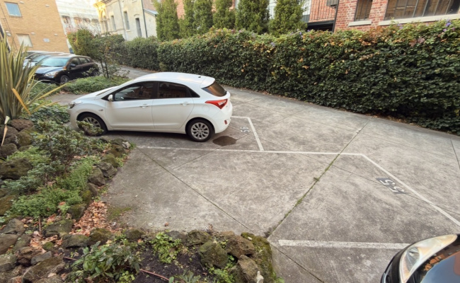 Outside parking on Park Street in South Yarra Victoria Outside parking on Park Street in South Yarra Victoria
