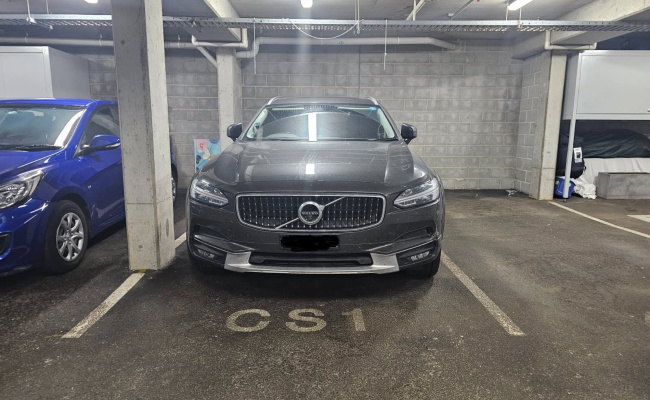 Secure parking next to Hyde park