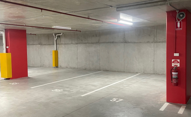 Great parking space near station