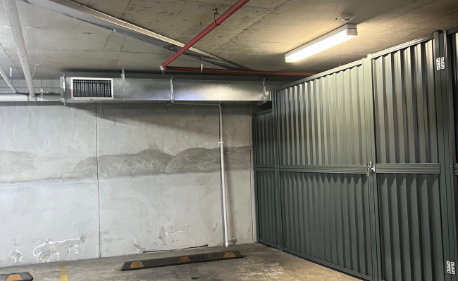 Spacious Car Park Near CBD