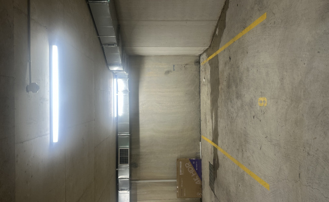 Indoor parking - 24/7 (Hospital/City commute)