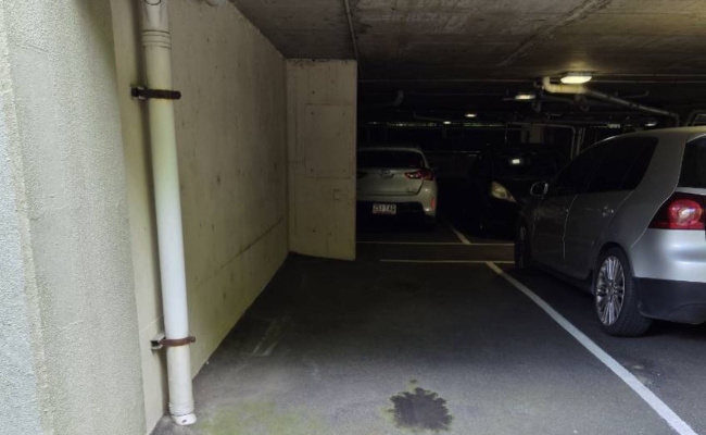 Convenient Car Space in Waterloo