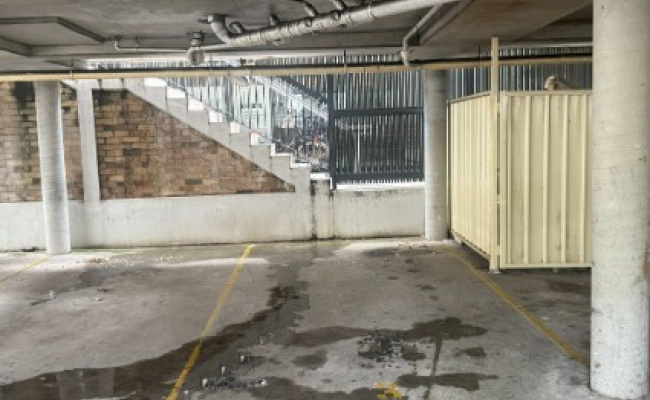 Manly - Great Undercover Parking near the Beach 