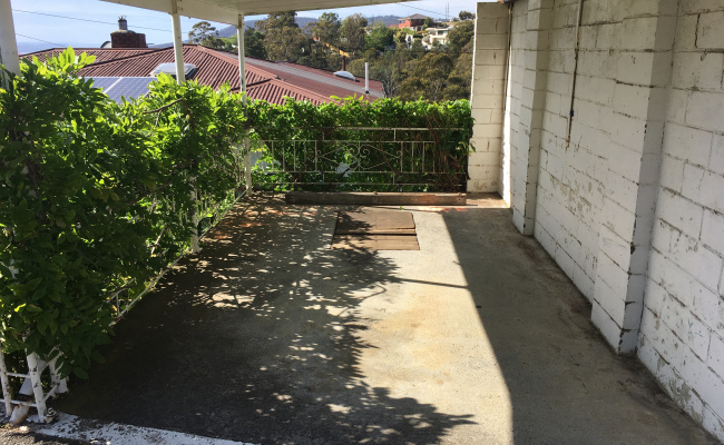 Undercover green leafy carport w/view-quiet street