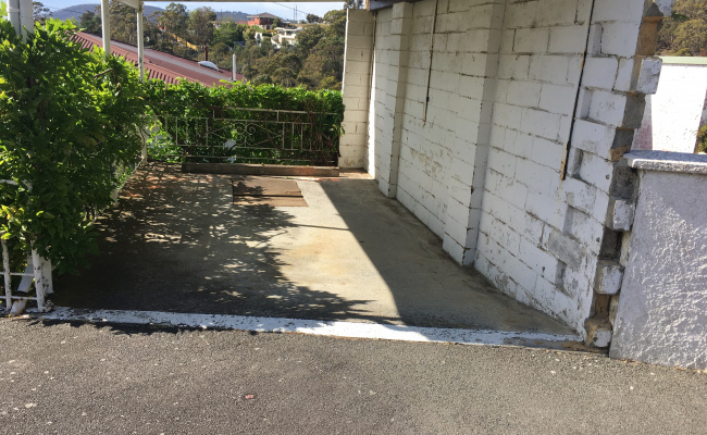 Undercover green leafy carport w/view-quiet street