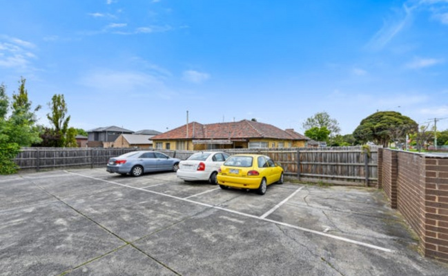 Dedicated car spot available, close to bus stop, walking distance to train station and hospital