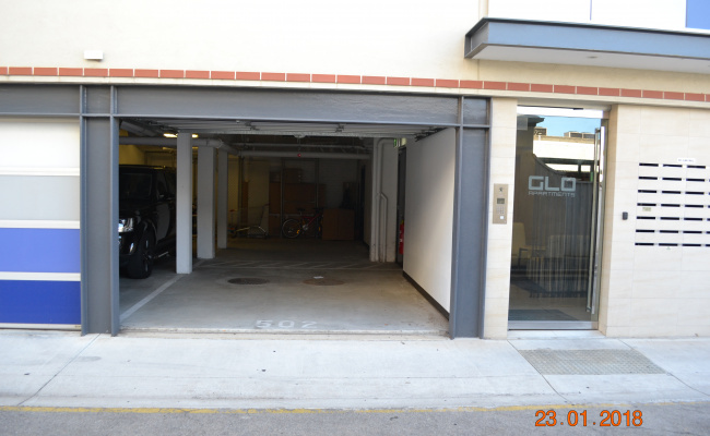 Adelaide - Indoor Lot