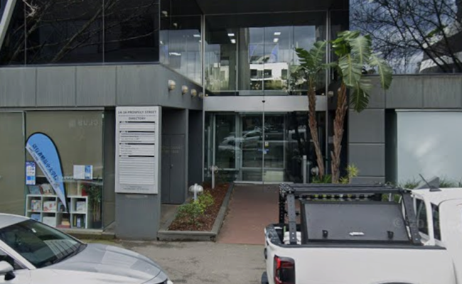 Box Hill center, 2min walk to shopping centre