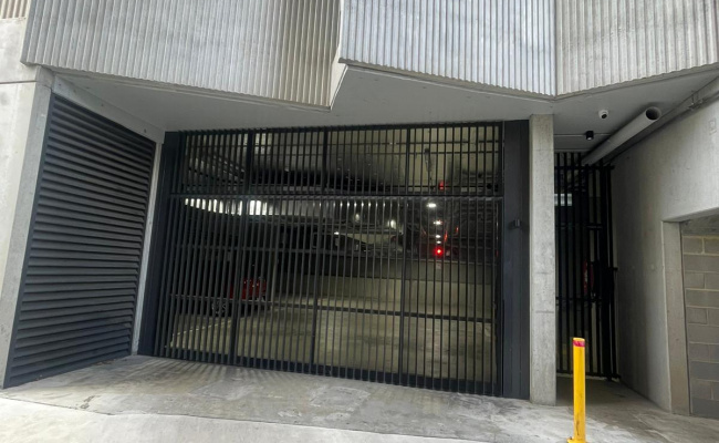 Undercover secured parking near Alfred hospital, Chapel St and St. Kilda