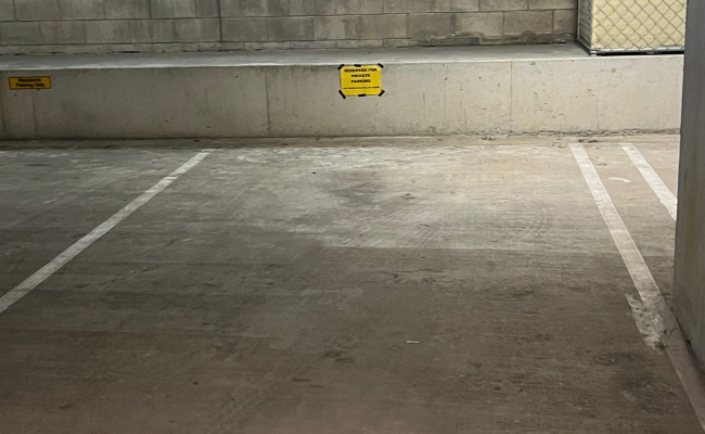 Safe and accessible indoor parking, 24/7, Close to Milton Green, Suncorp Stadium, Roma Train Station