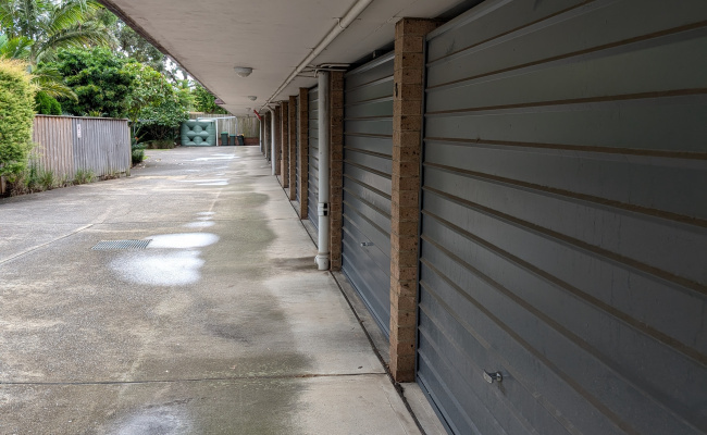 Large lock up garage near Green Square Station