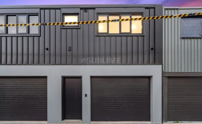 Modern Remote Controlled Garage & Storage 15 mins from CBD