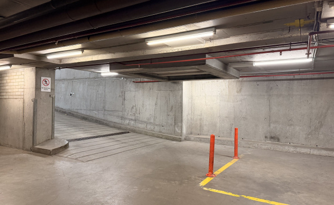Queen St- between Melbourne Central and Queen VIC Market Mulitple Parkings Avaliable