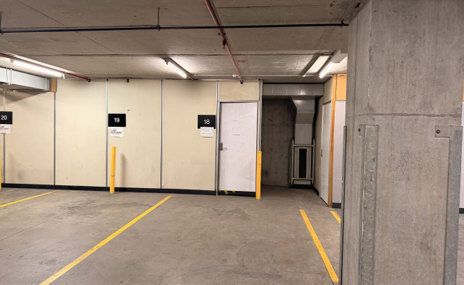 Queen St Parking- Walking distance from Queens Place and 380 Apartment Lonsdale