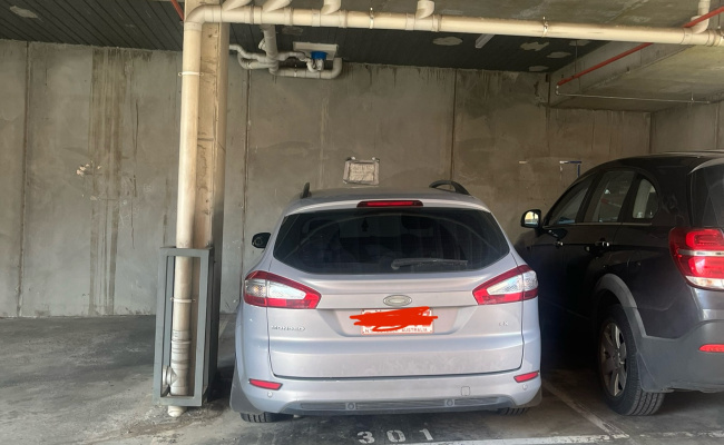 Undercover car park in Hawthorn - short walk to Auburn and Glenferrie station