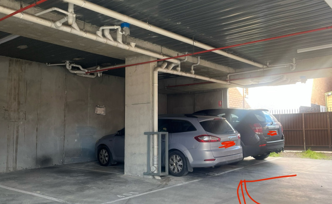 Undercover car park in Hawthorn - short walk to Auburn and Glenferrie station
