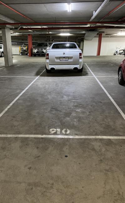 Parking space available in 83 Queensbridge street Southbank