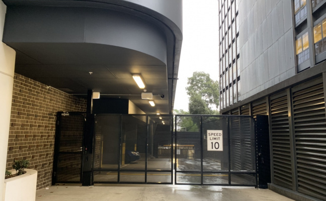 Melbourne - Secure Remote Parking on Queens Lane/St Kilda Road