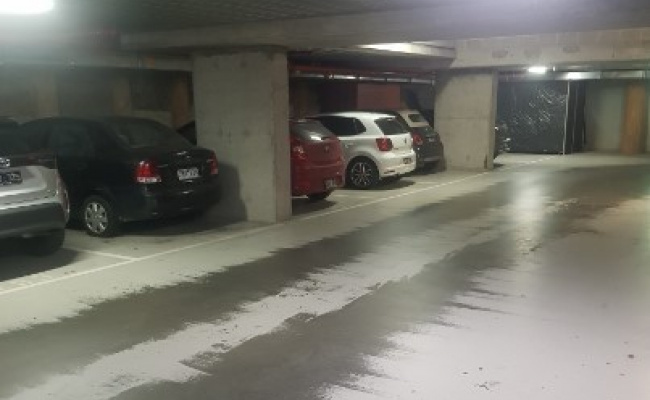 Melbourne - Great Indoor Parking Near Albert Cricket Ground & The Alfred Hospital
