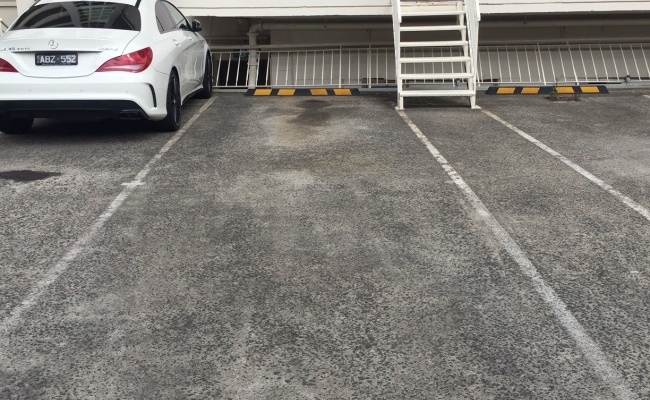Melbourne - Secure Outdoor Parking near 492 St Kilda Road and Alfred Hospital