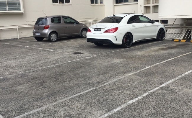 Melbourne - Secure Outdoor Parking near 492 St Kilda Road and Alfred Hospital