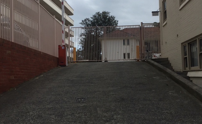 Melbourne - Secure Outdoor Parking near 492 St Kilda Road and Alfred Hospital