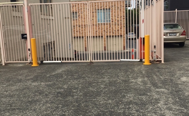 Melbourne - Secure Outdoor Parking near 492 St Kilda Road and Alfred Hospital