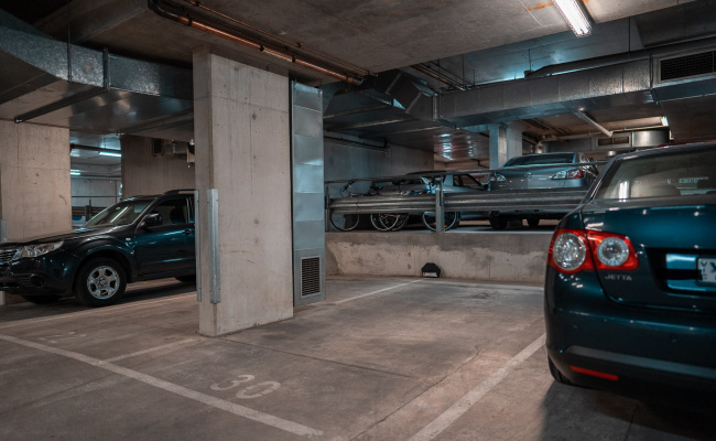 Great indoor parking space in the heart of Carlton