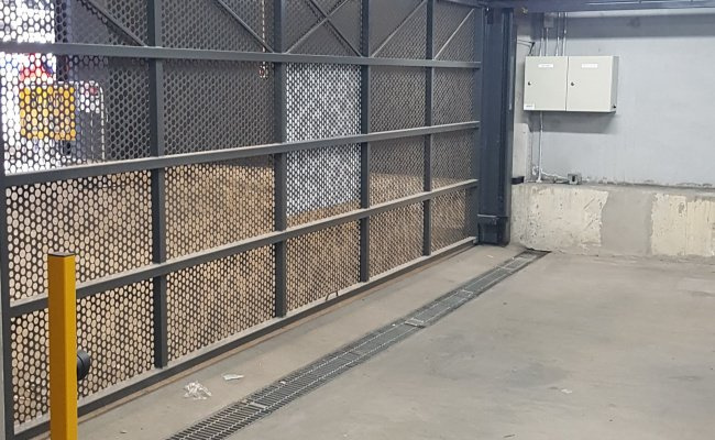 Parking Between MELBOURNE UNI, RMIT, Tram Stop AVAILABLE