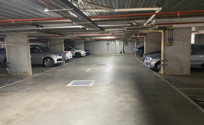 Car Space 3 mins walk to CBD and 1 min walk to Lygon Street